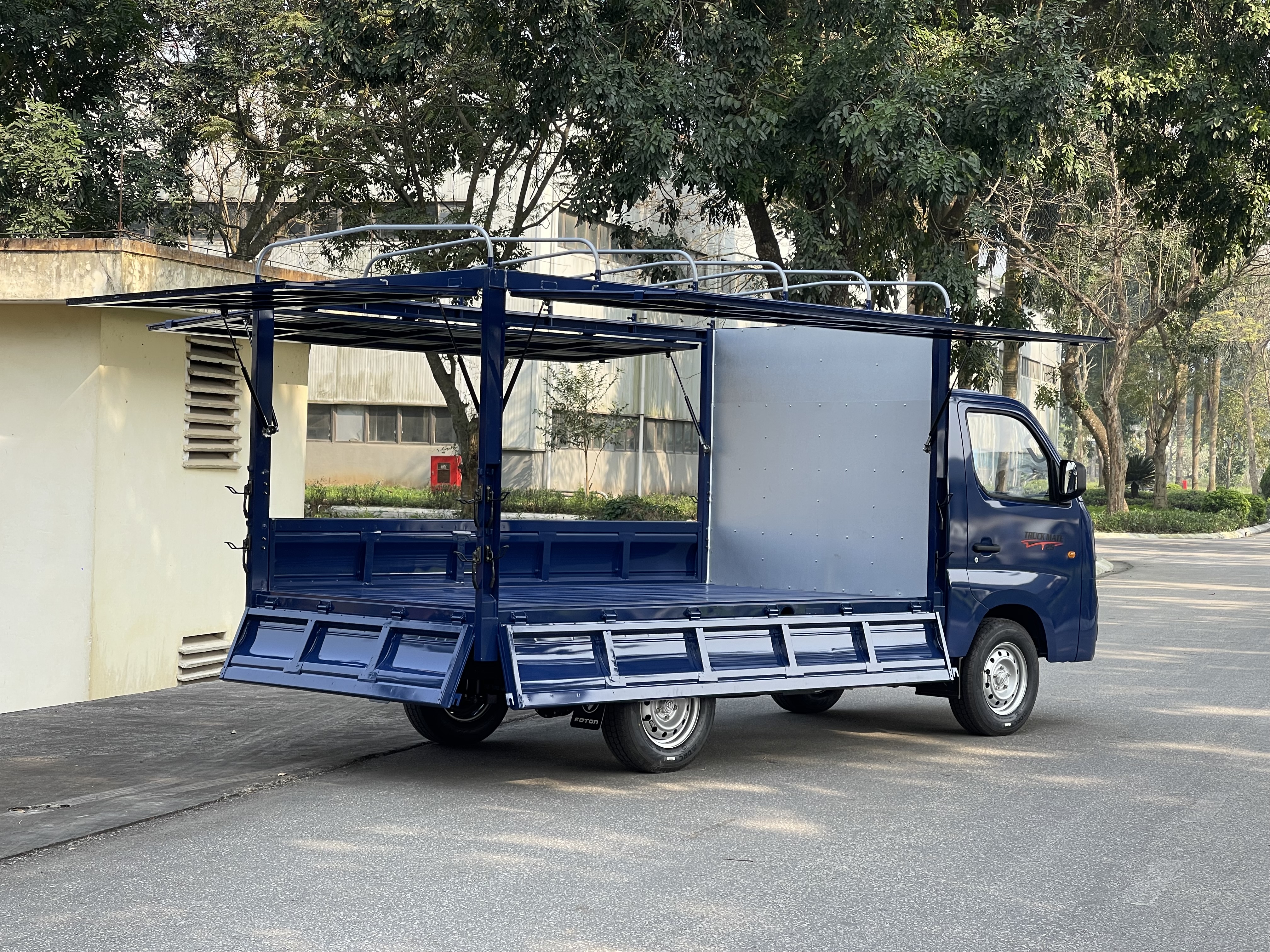 Xe tải Foton T25 thùng cánh dơi