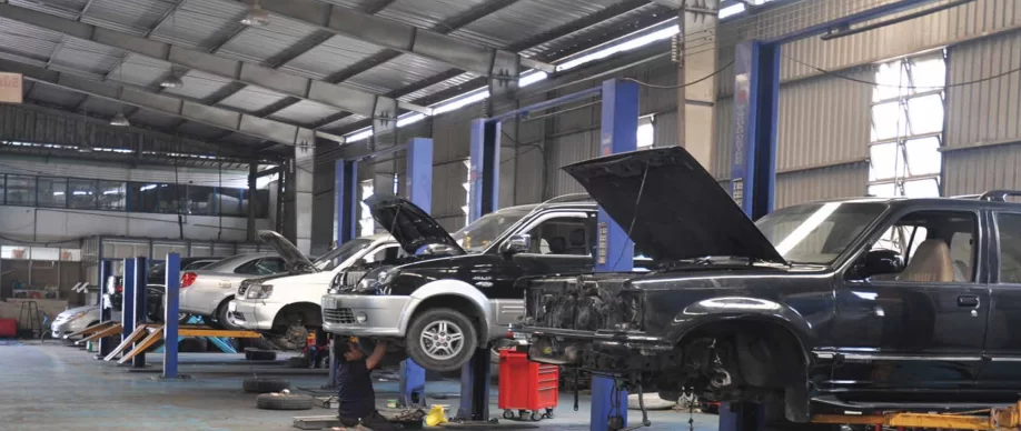 xưởng dịch vụ ô tô Huy Tân